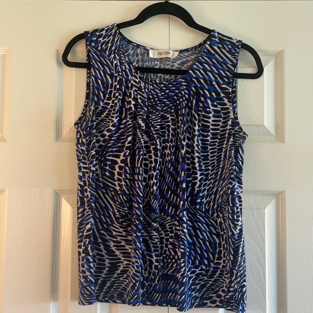 Dark blue turtle-patterned ruched-neckline blouse